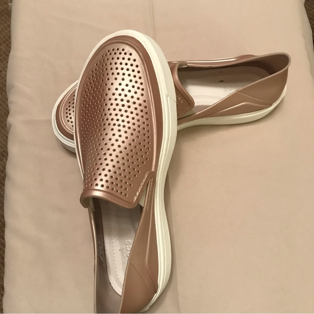 Crocs rose gold citilane roka metallic slip on loafer sneaker shoe size 8